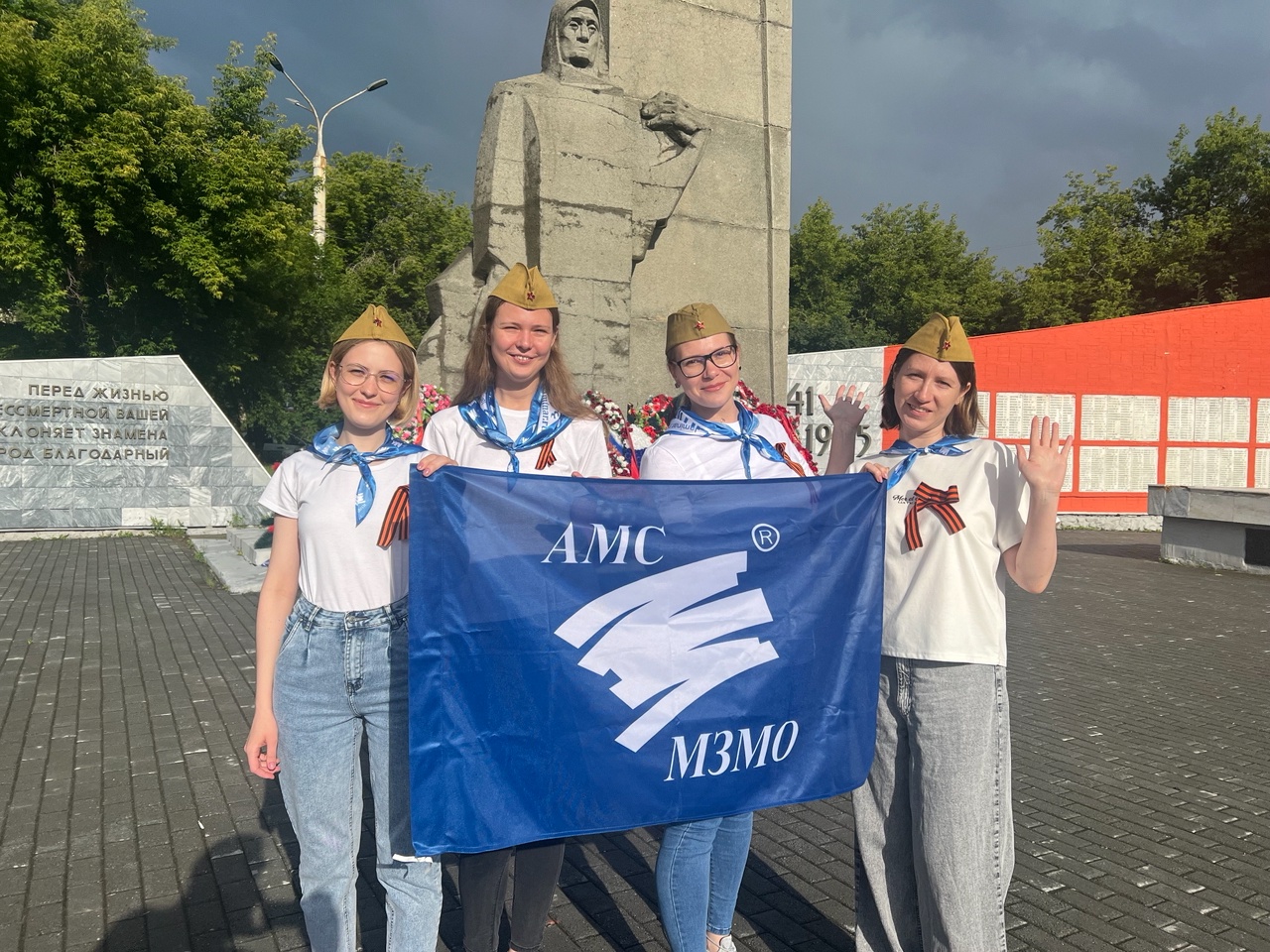 Почтили память героев